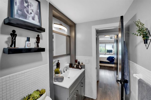 2161 NE 42nd Court 215, Lighthouse Point, FL 33064