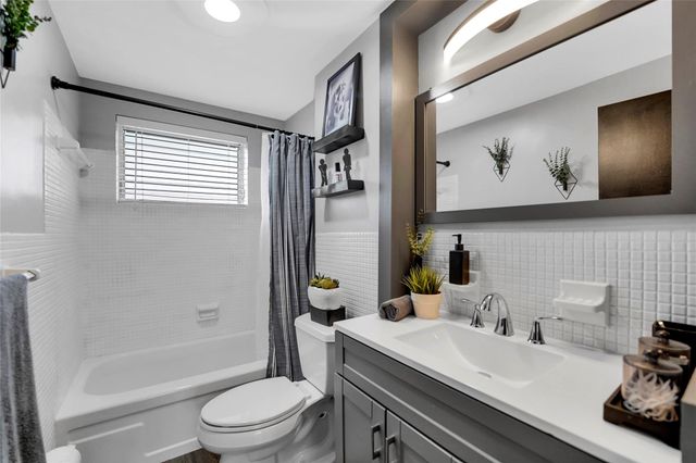 2161 NE 42nd Court 215, Lighthouse Point, FL 33064