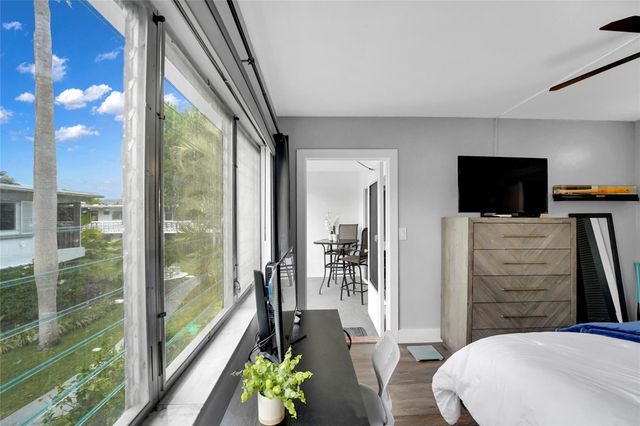 2161 NE 42nd Court 215, Lighthouse Point, FL 33064