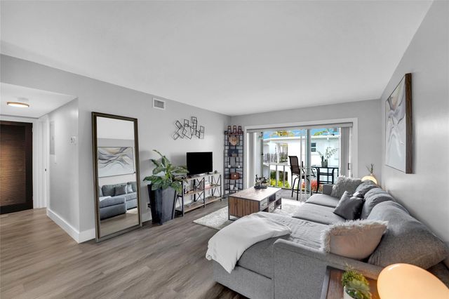 2161 NE 42nd Court 215, Lighthouse Point, FL 33064