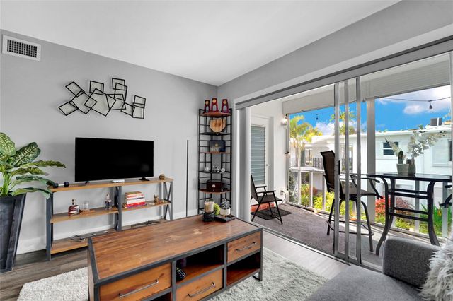 2161 NE 42nd Court 215, Lighthouse Point, FL 33064