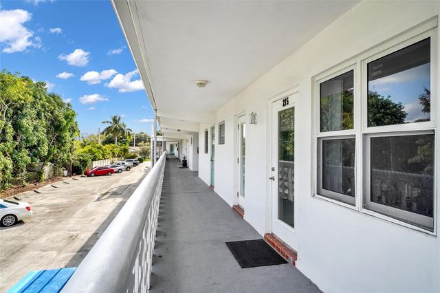 2161 NE 42nd Court 215, Lighthouse Point, FL 33064