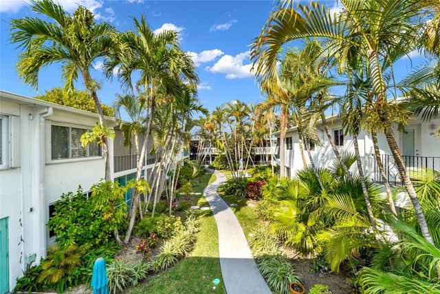 2161 NE 42nd Court 215, Lighthouse Point, FL 33064