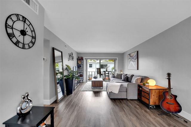 2161 NE 42nd Court 215, Lighthouse Point, FL 33064