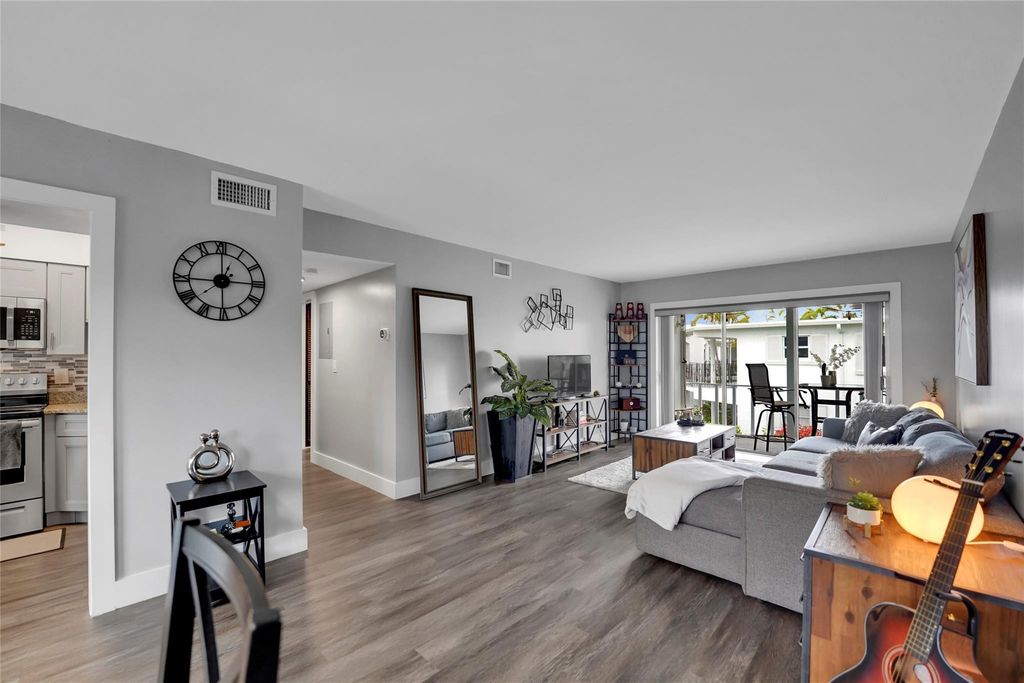 2161 NE 42nd Court 215, Lighthouse Point, FL 33064