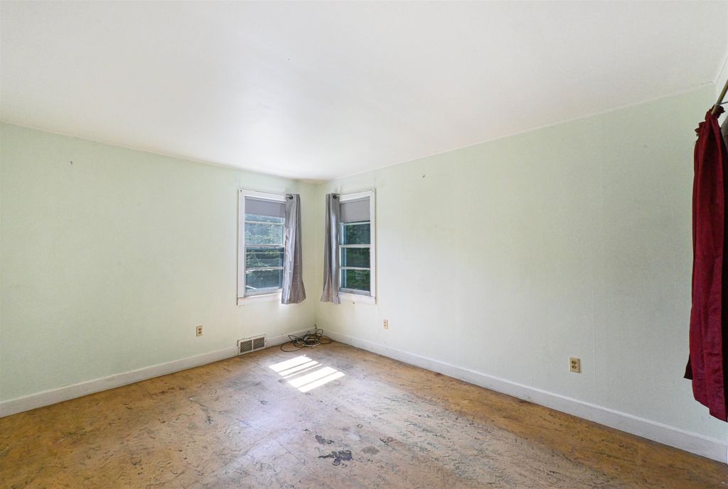 Image 15 of property listing at 5747 Shelburne Road, Shelburne, VT 05482