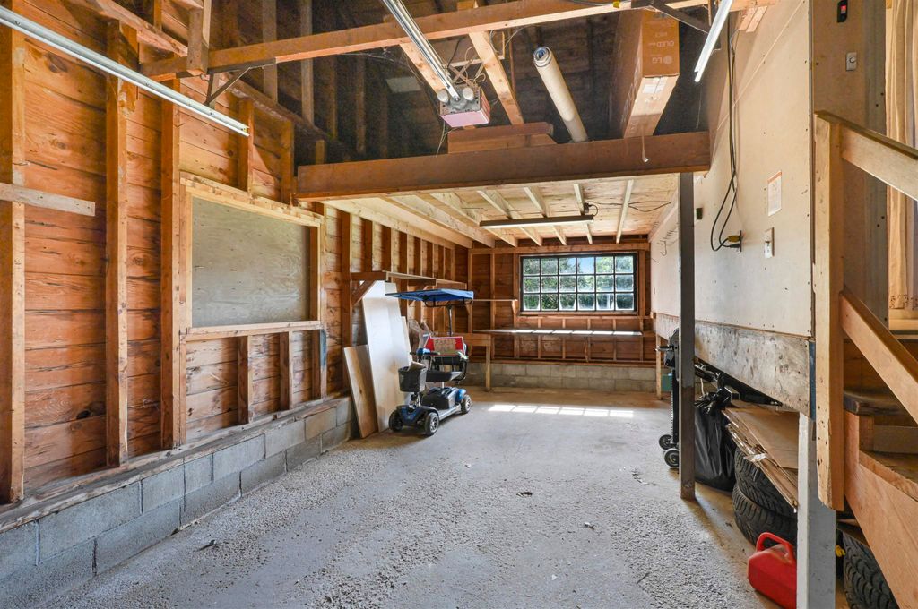 Image 21 of property listing at 5747 Shelburne Road, Shelburne, VT 05482