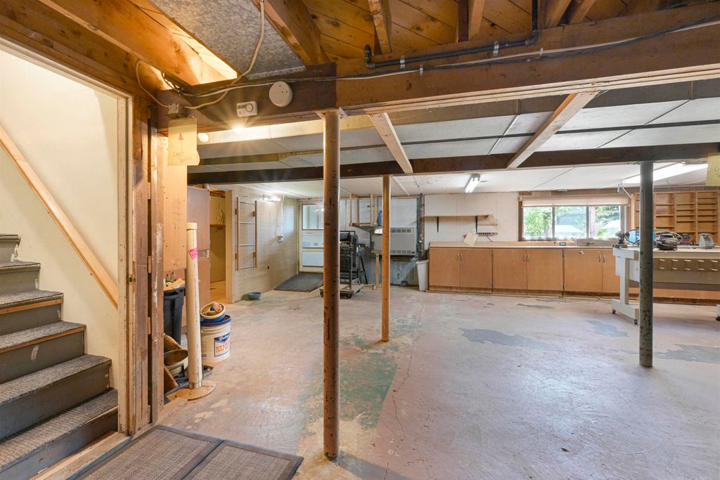 Image 22 of property listing at 5747 Shelburne Road, Shelburne, VT 05482
