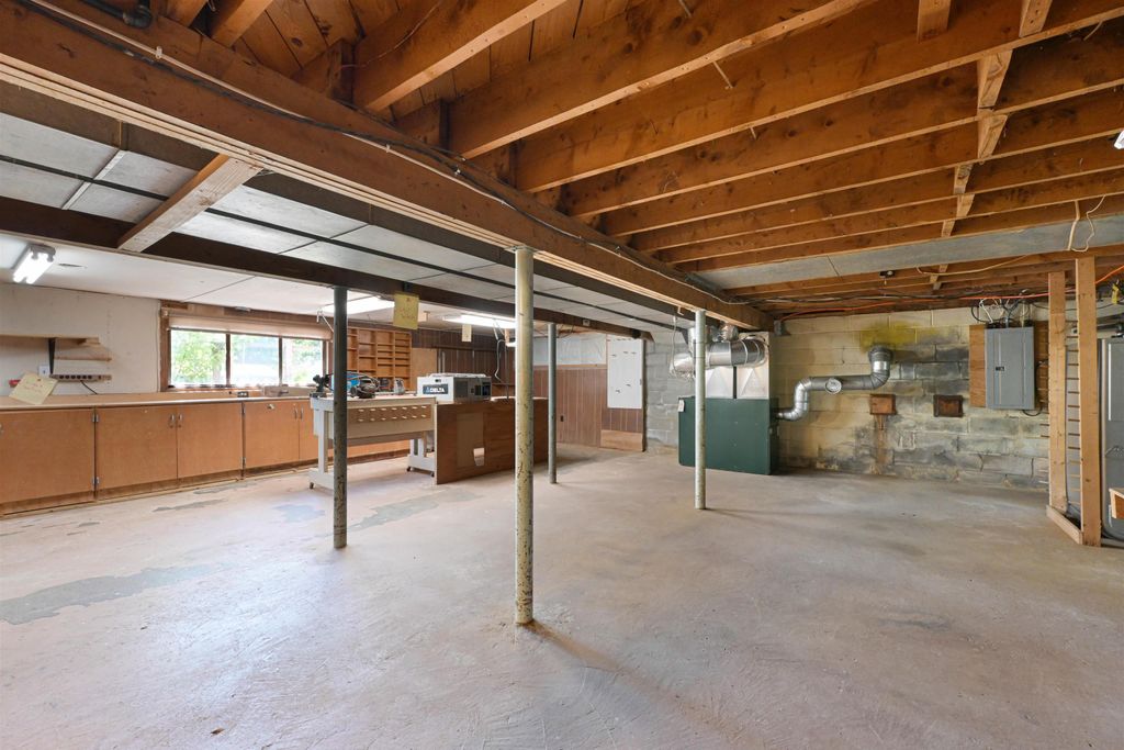 Image 23 of property listing at 5747 Shelburne Road, Shelburne, VT 05482
