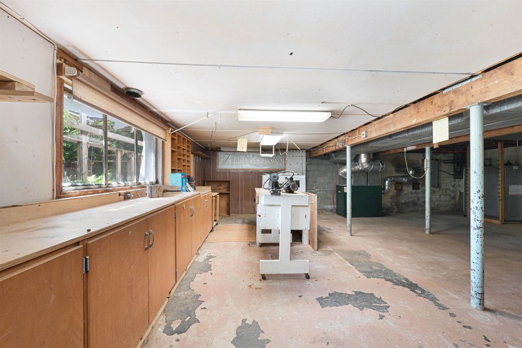 Image 24 of property listing at 5747 Shelburne Road, Shelburne, VT 05482