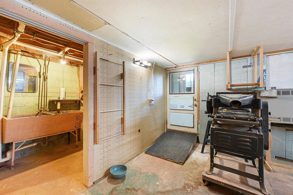 Image 25 of property listing at 5747 Shelburne Road, Shelburne, VT 05482