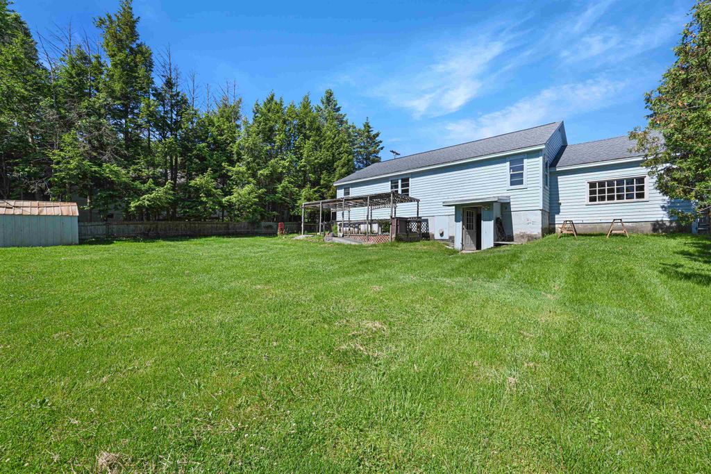 Image 28 of property listing at 5747 Shelburne Road, Shelburne, VT 05482