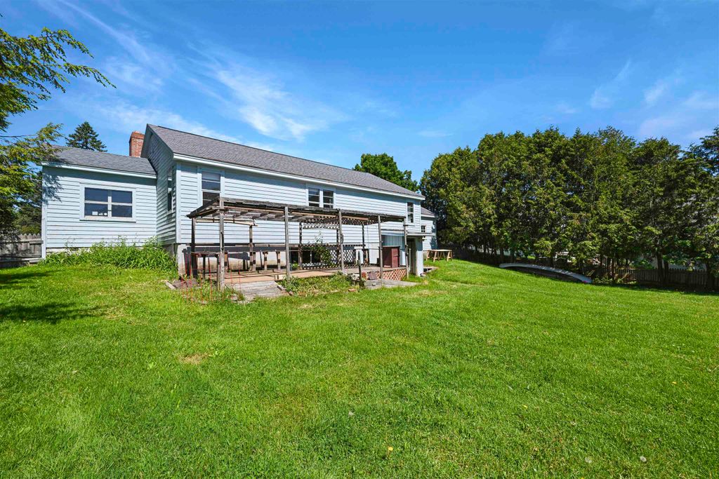 Image 29 of property listing at 5747 Shelburne Road, Shelburne, VT 05482