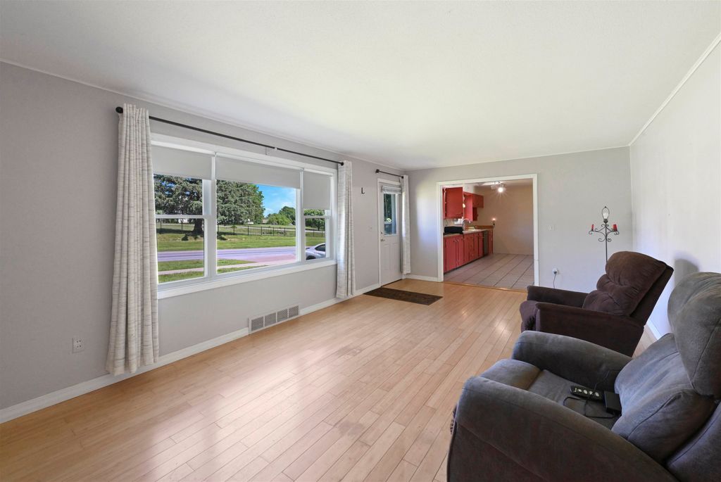Image 4 of property listing at 5747 Shelburne Road, Shelburne, VT 05482