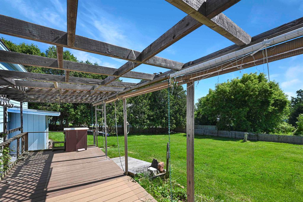 Image 31 of property listing at 5747 Shelburne Road, Shelburne, VT 05482