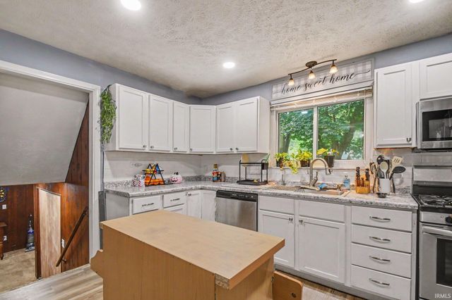 1127 S Parkway Street, South Bend, IN 46619