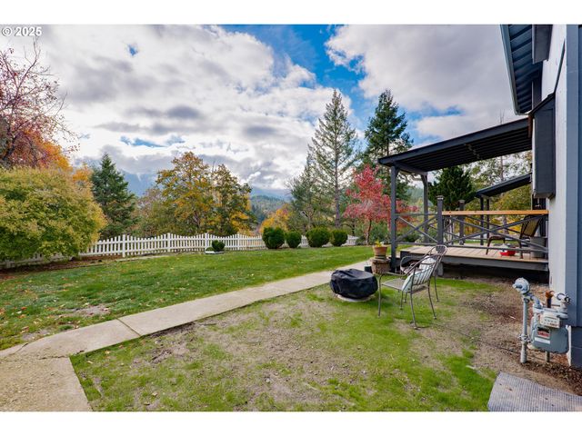 240 PRUDEN HILL Ln, Canyonville, OR 97417
