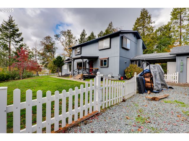 240 PRUDEN HILL Ln, Canyonville, OR 97417