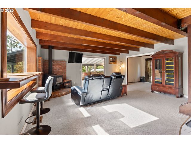 240 PRUDEN HILL Ln, Canyonville, OR 97417