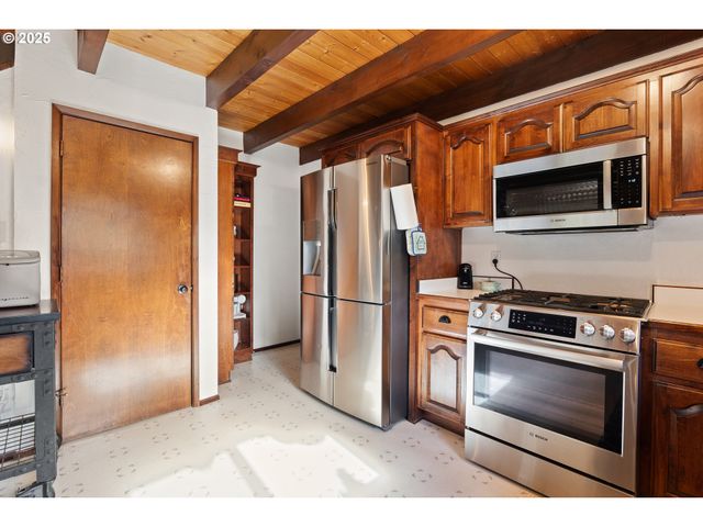 240 PRUDEN HILL Ln, Canyonville, OR 97417