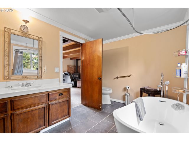 240 PRUDEN HILL Ln, Canyonville, OR 97417