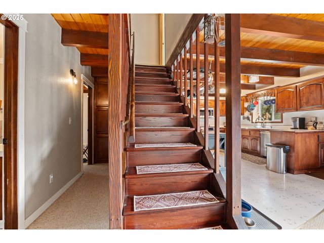 240 PRUDEN HILL Ln, Canyonville, OR 97417