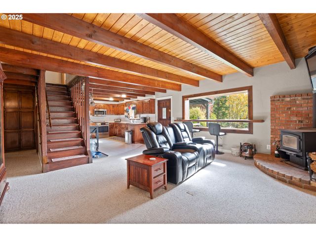 240 PRUDEN HILL Ln, Canyonville, OR 97417