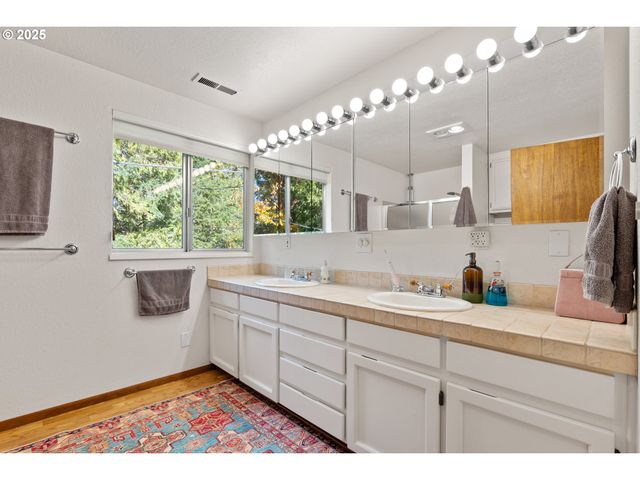 240 PRUDEN HILL Ln, Canyonville, OR 97417