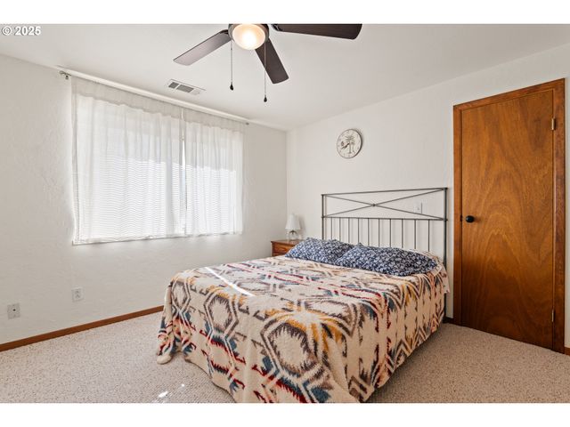 240 PRUDEN HILL Ln, Canyonville, OR 97417