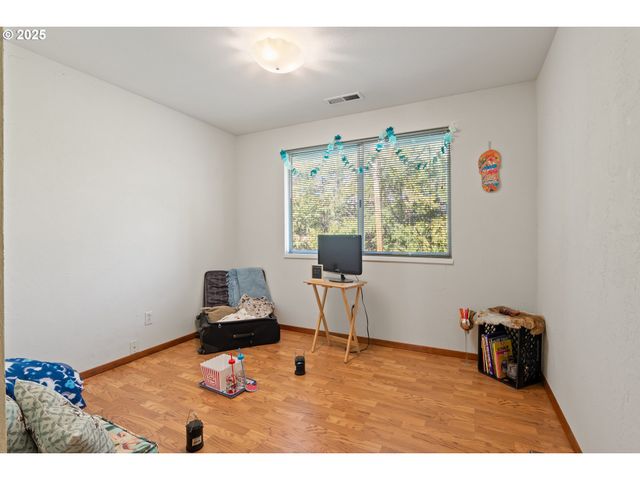 240 PRUDEN HILL Ln, Canyonville, OR 97417