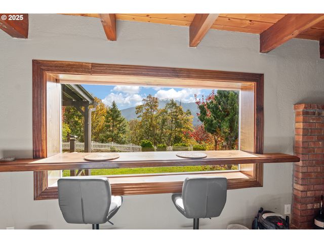 240 PRUDEN HILL Ln, Canyonville, OR 97417