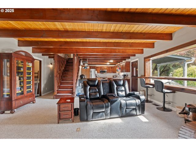 240 PRUDEN HILL Ln, Canyonville, OR 97417