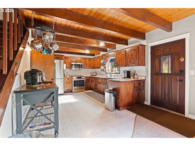 240 PRUDEN HILL Ln, Canyonville, OR 97417