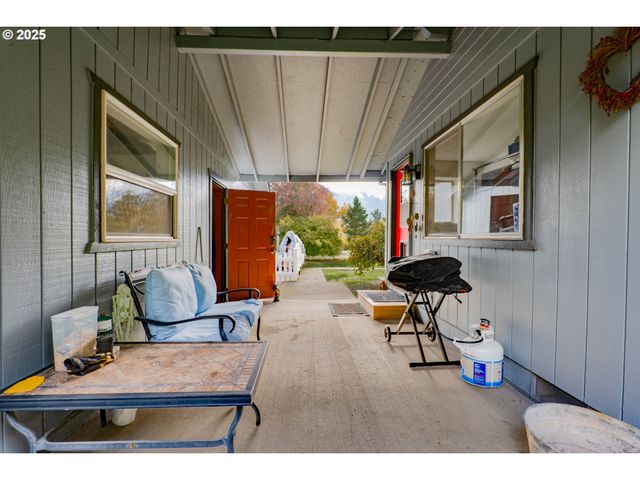 240 PRUDEN HILL Ln, Canyonville, OR 97417