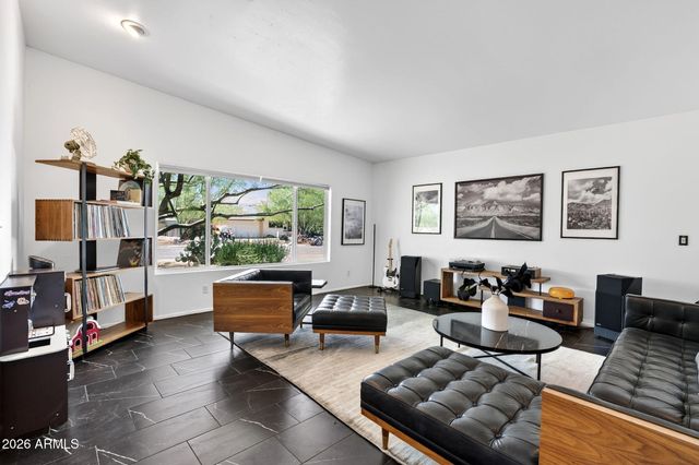412 E LOYOLA Drive, Tempe, AZ 85282