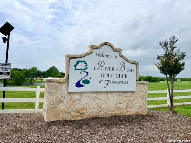 405 Middle Green, Floresville, TX 78114