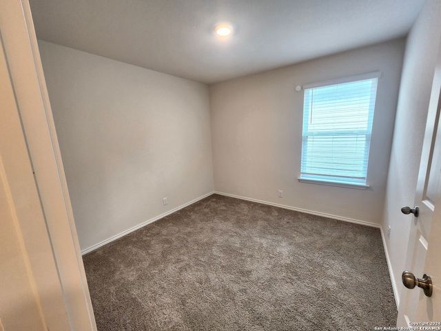 405 Middle Green, Floresville, TX 78114