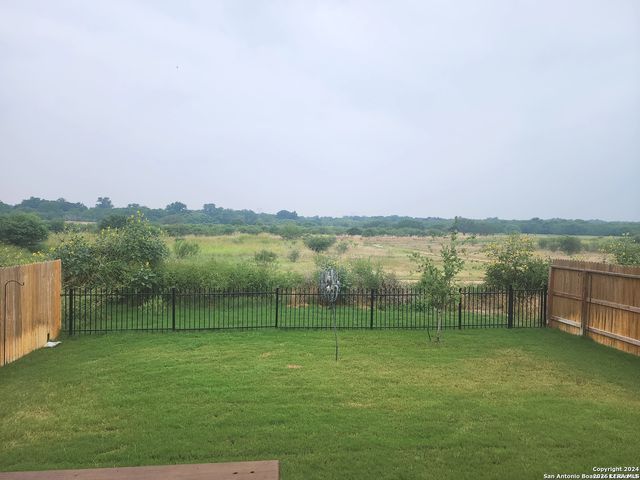 405 Middle Green, Floresville, TX 78114