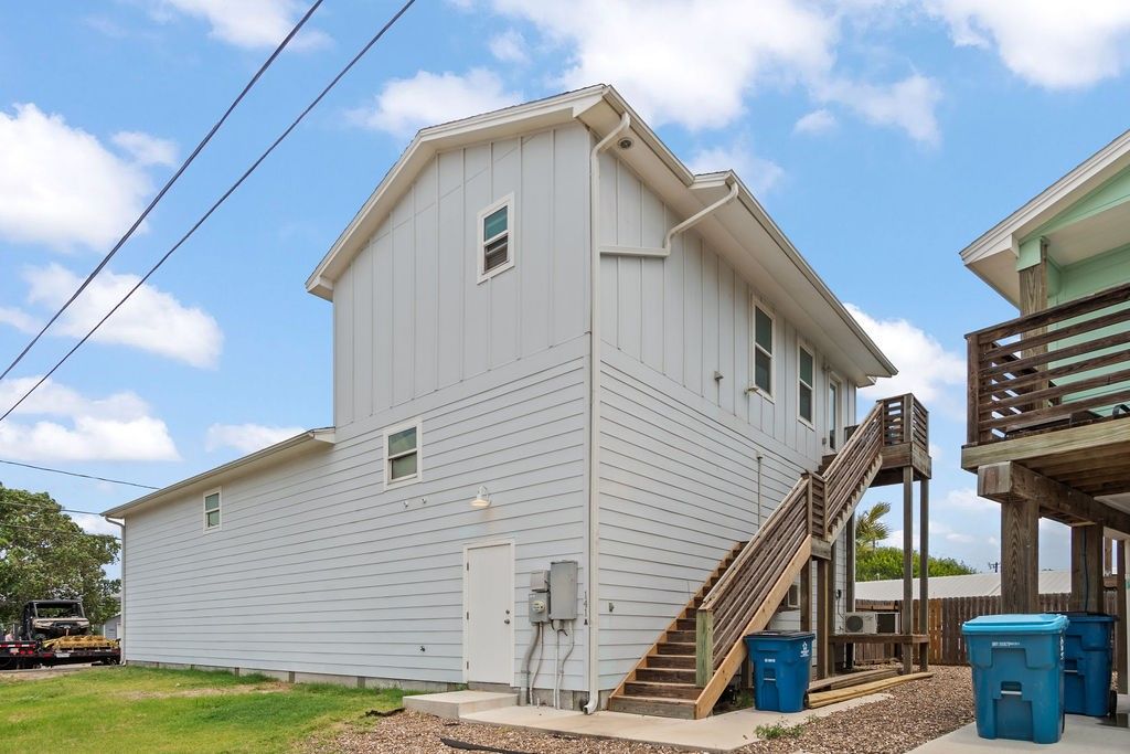 141 W Roberts Ave, Port Aransas, TX 78373 — photo 2