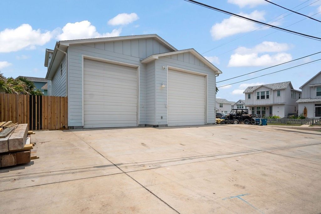 141 W Roberts Ave, Port Aransas, TX 78373 — photo 5