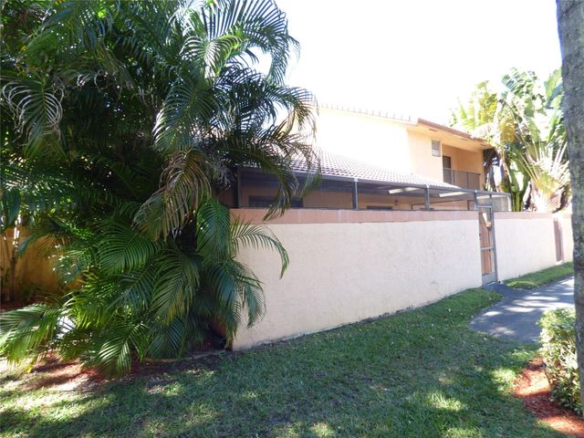 11248 SW 11th Street 12248, Pembroke Pines, FL 33025