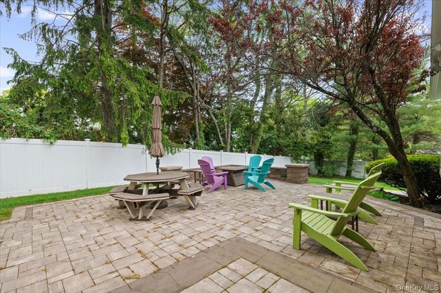6 Long Ridge Road, Plainview, NY 11803