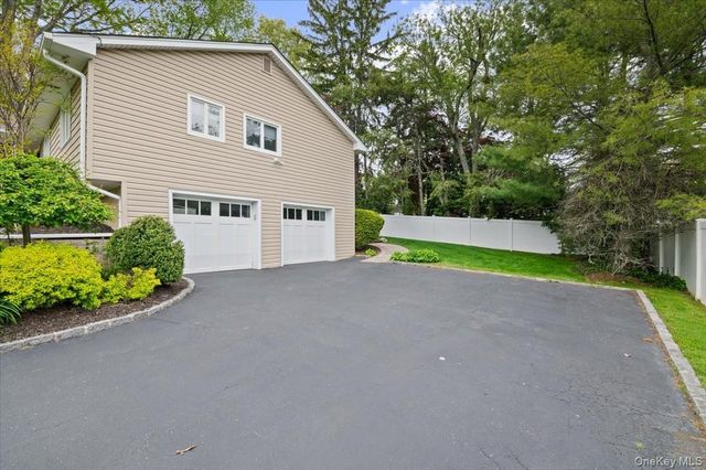 6 Long Ridge Road, Plainview, NY 11803