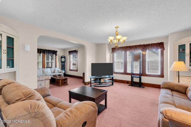142 Reed Avenue, Hamilton, NJ 08610