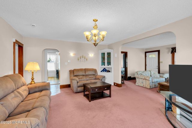 142 Reed Avenue, Hamilton, NJ 08610