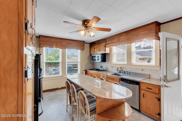 142 Reed Avenue, Hamilton, NJ 08610