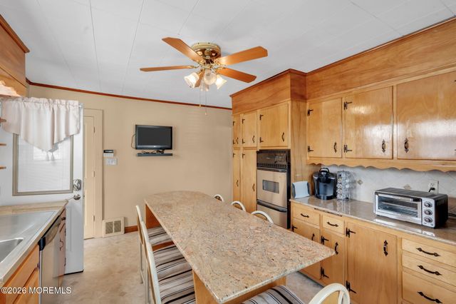 142 Reed Avenue, Hamilton, NJ 08610