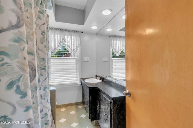 142 Reed Avenue, Hamilton, NJ 08610