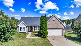 5027 Middlesex Dr, Louisville, KY 40245