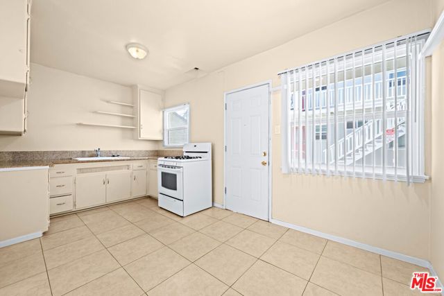 8207 Crenshaw Drive, Inglewood, CA 90305